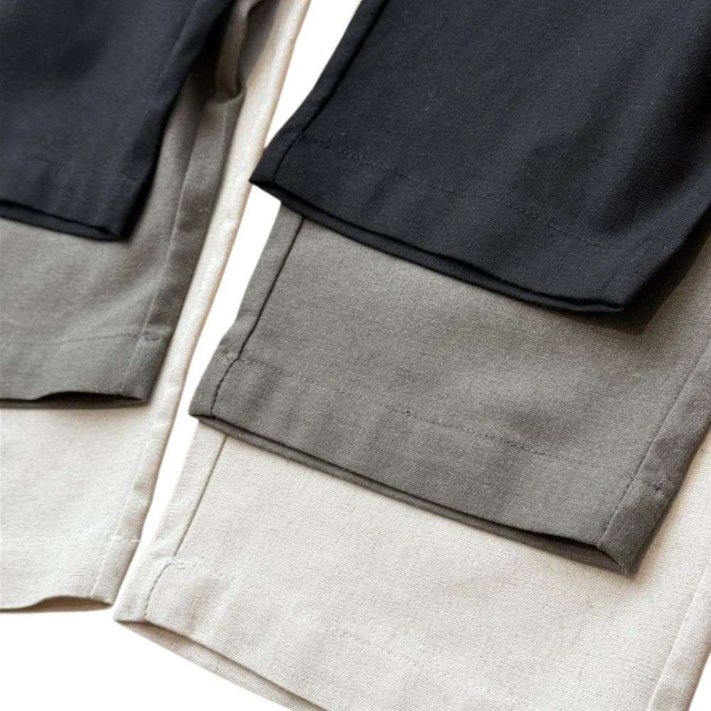 Kurze Leinenhose mit Logo