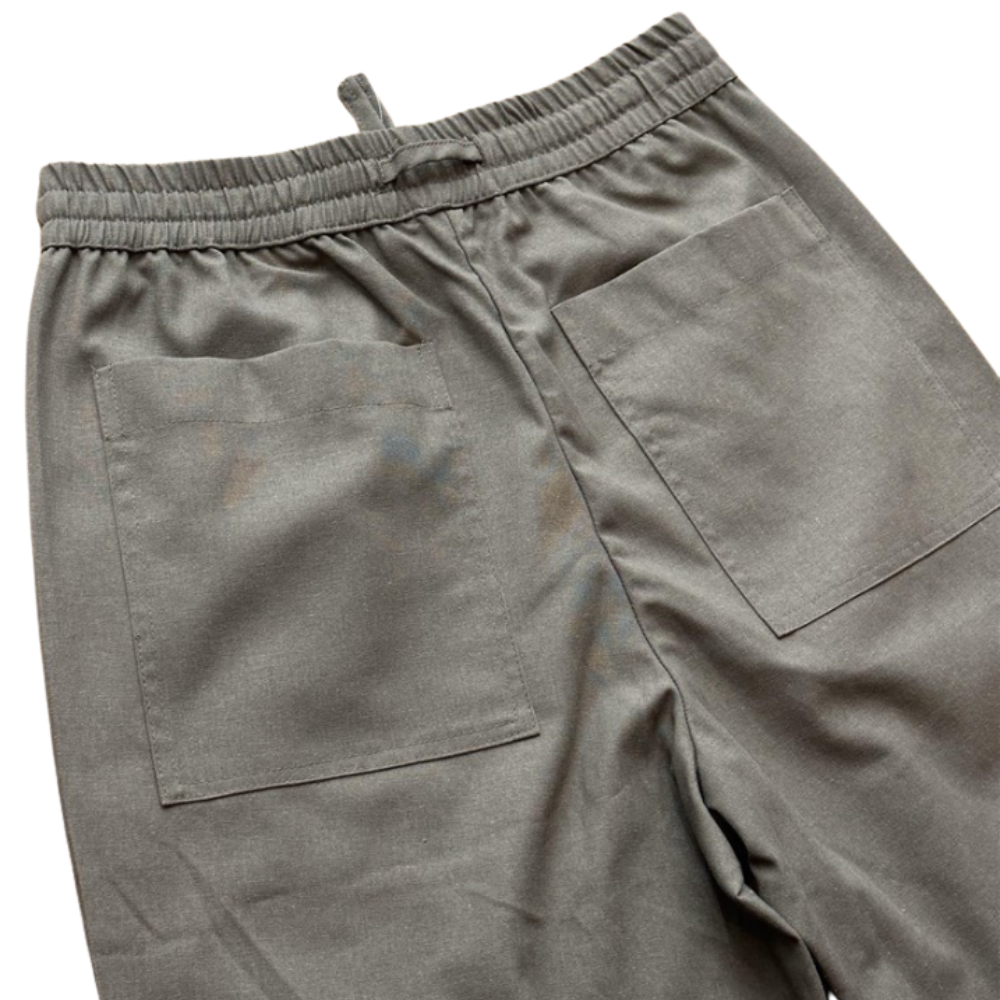 Kurze Leinenhose mit Logo